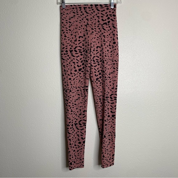 BeachRiot Piper‎ Leggings in Old Rose Leopard M - Picture 3 of 6